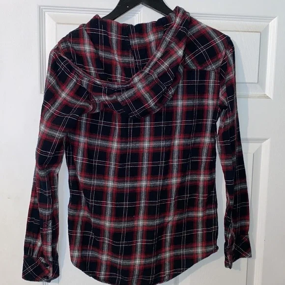 3/$30 TNA Flannel Top - Picture 3 of 6